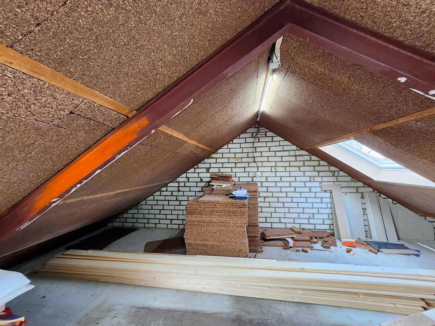 Isolare il sottotetto con materiali naturali: il caso del sughero nei Paesi Bassi