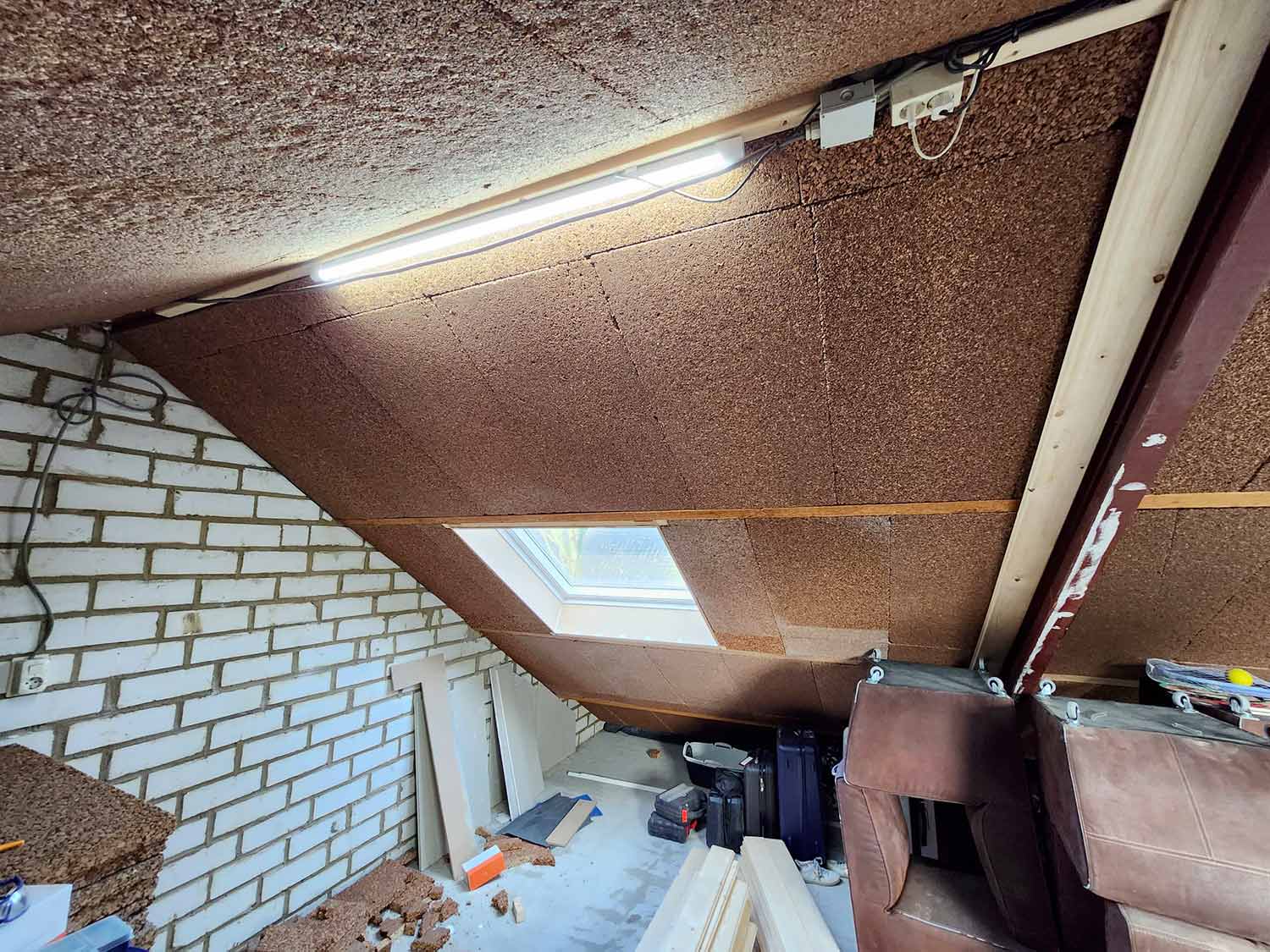 Isolare il sottotetto con materiali naturali: il caso del sughero nei Paesi Bassi